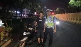 给交警看吃瓜群众,一场别开生面的交通执法秀