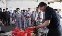 修理工吃瓜,一场意外引发的欢乐盛宴