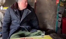 老舅吃外甥瓜,一场温馨的亲情盛宴